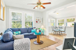 Charming Downtown Carriage Apartment